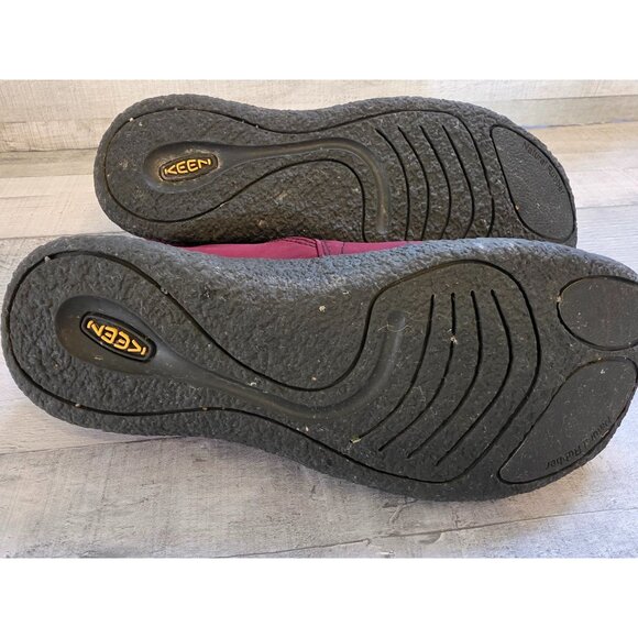 Keen Womens Burgundy Slip-On Quilted Winter Shoes Size 9 M - Picture 4 of 5